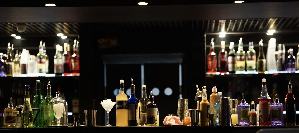 Атмосферный интерьер бара